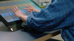 Borne tactile interactive : quels avantages pour les entreprises ?